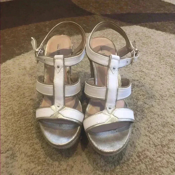 Call it spring heeled sandals/white and gold/7 1-2 - Picture 2 of 5